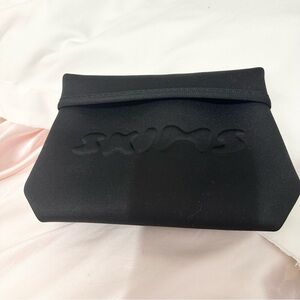 skims - neoprene pouch